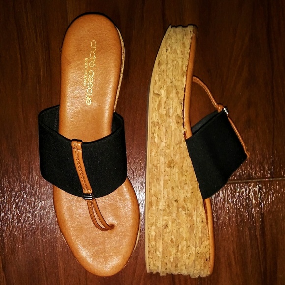 Andre Assous 'Noa' Slide Wedge - Picture 3 of 7